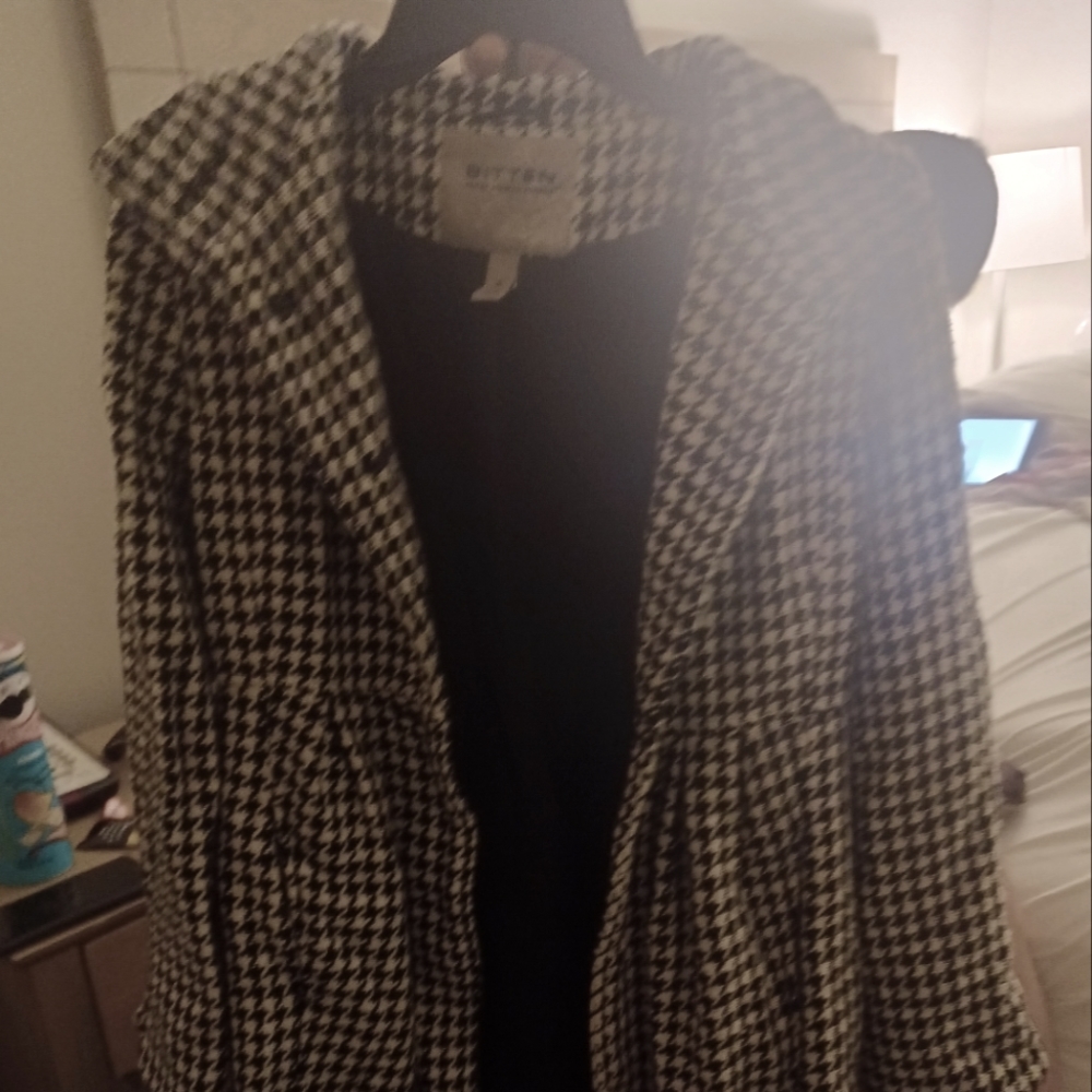 Sarah jessica parker "Bitten" houndstooth long coat. Size small